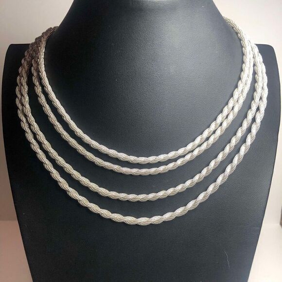 1077 Vintage silvertone multi strand twisted mesh Necklace 17" long - Picture 1 of 2